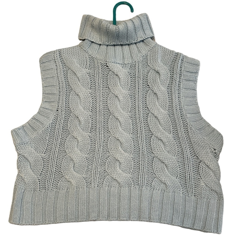 Sleeveless cable-knit Sweater Vest Size XS Baby Blue
